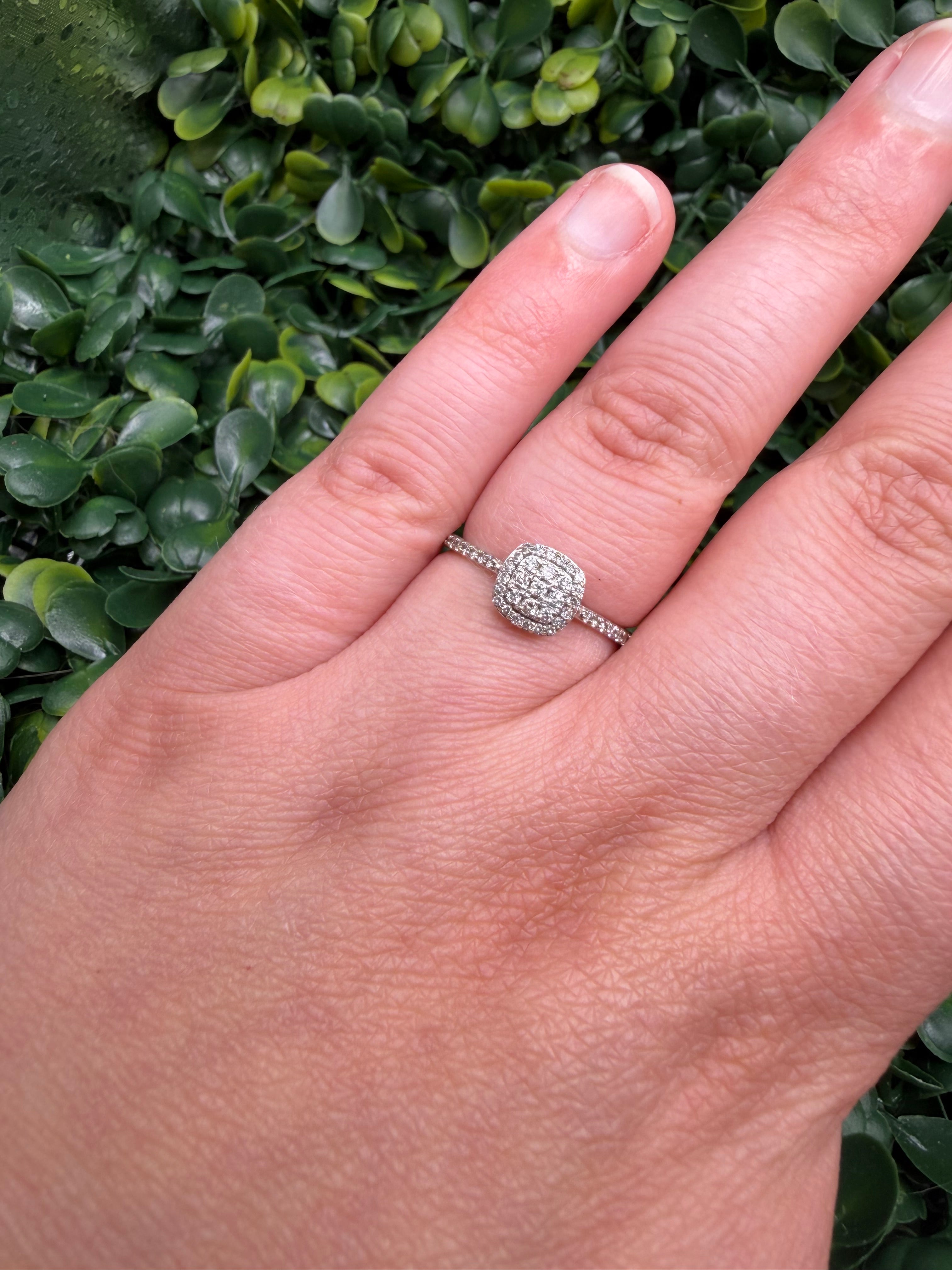 Kay Jewelers 10k White Gold Diamond Ring size 7