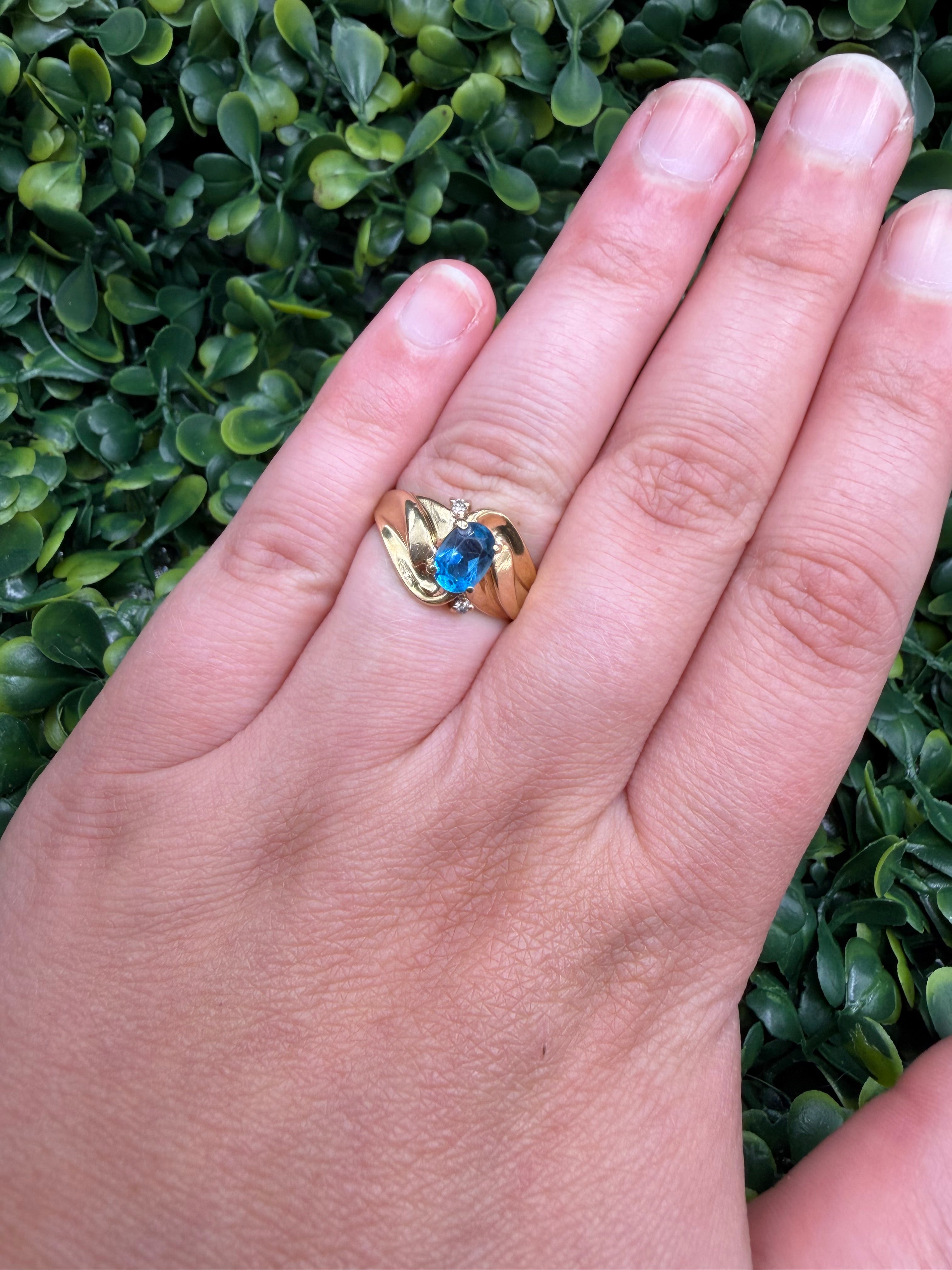 Vintage 10k Yellow Gold Ring w/ Blue Topaz and Diamonds size 6.5