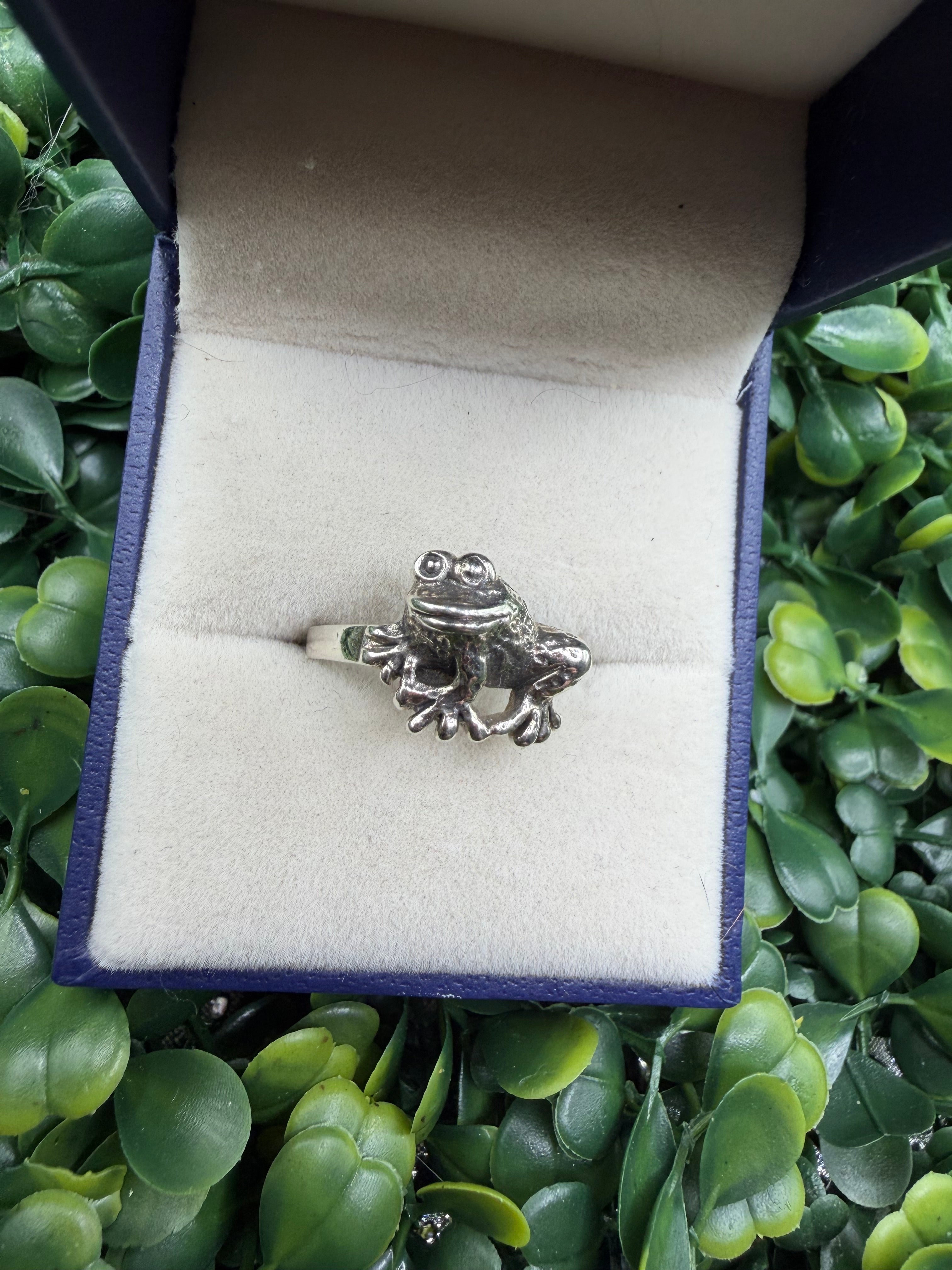 Vintage Sterling Silver Froggy Ring size 6.75