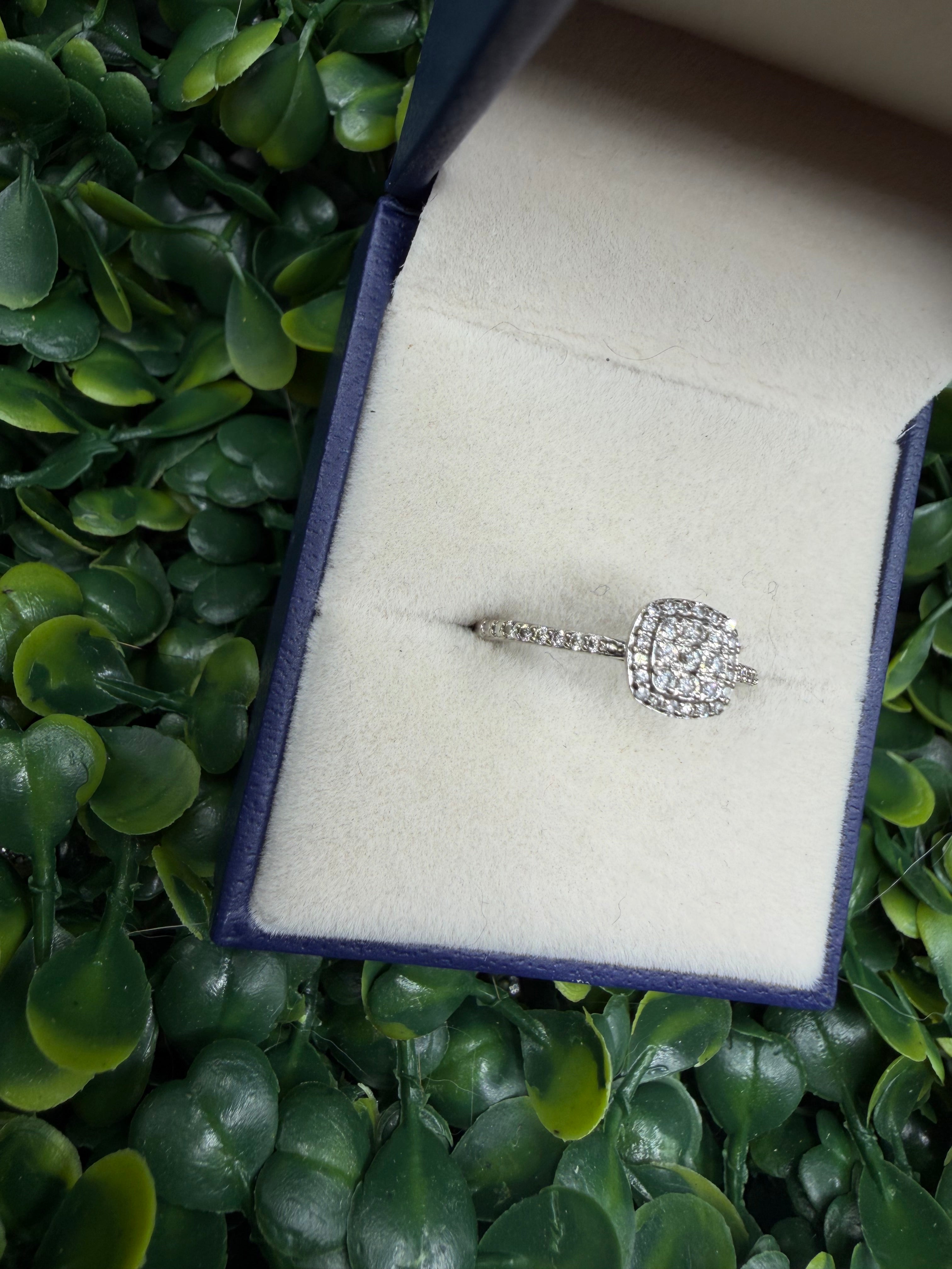 Kay Jewelers 10k White Gold Diamond Ring size 7
