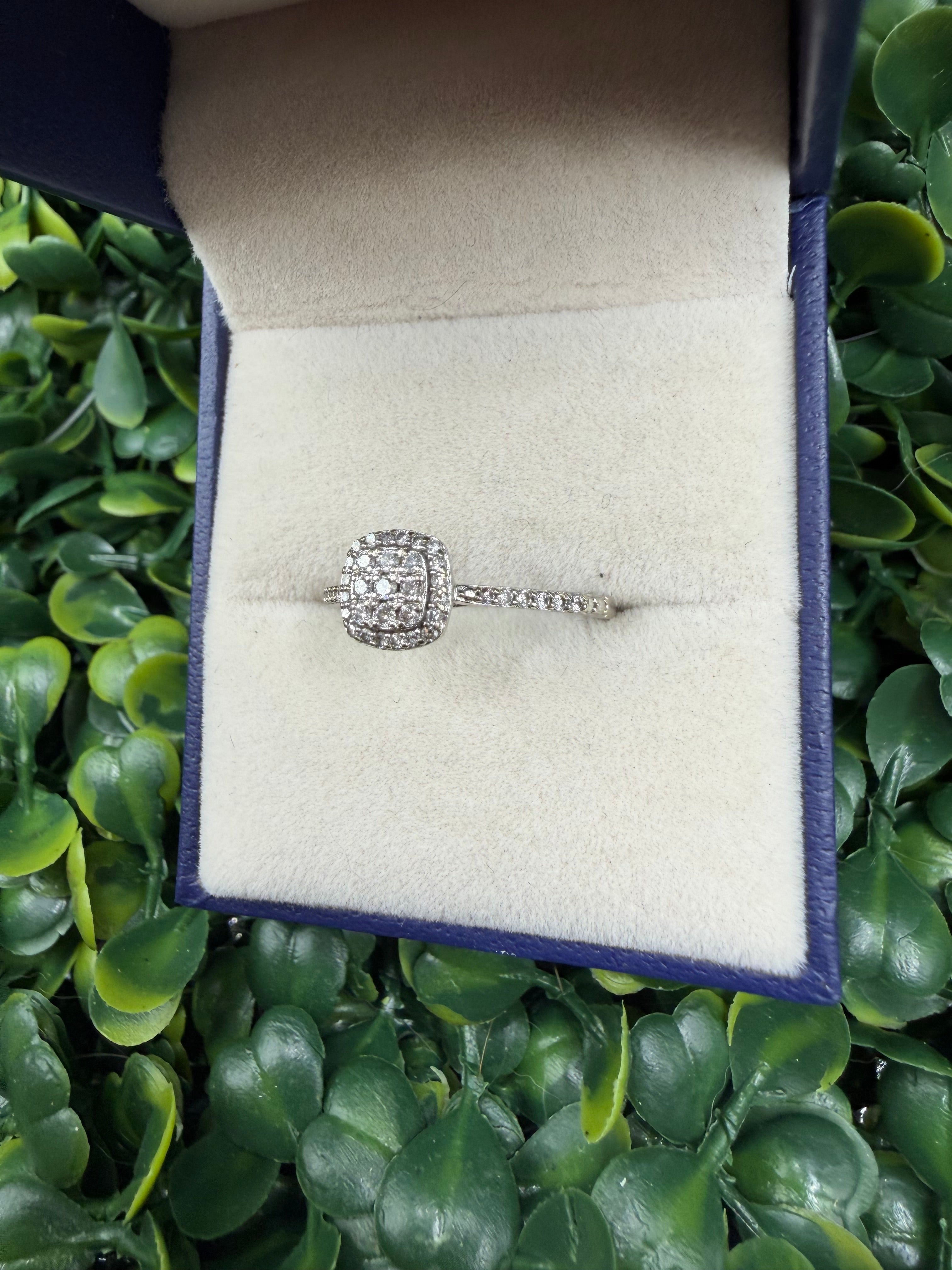 Kay Jewelers 10k White Gold Diamond Ring size 7