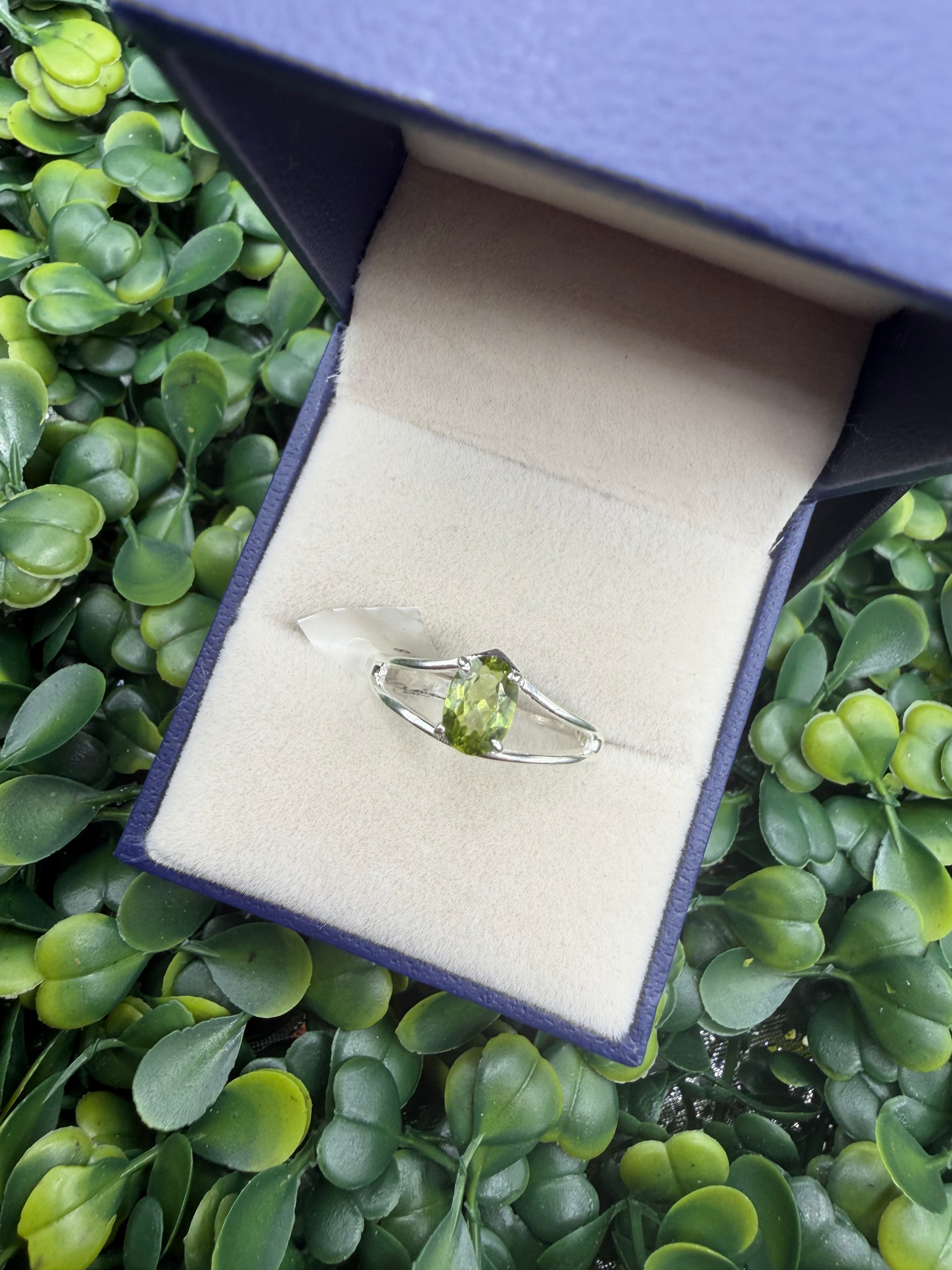 925 Sterling Silver and Peridot Ring size 8