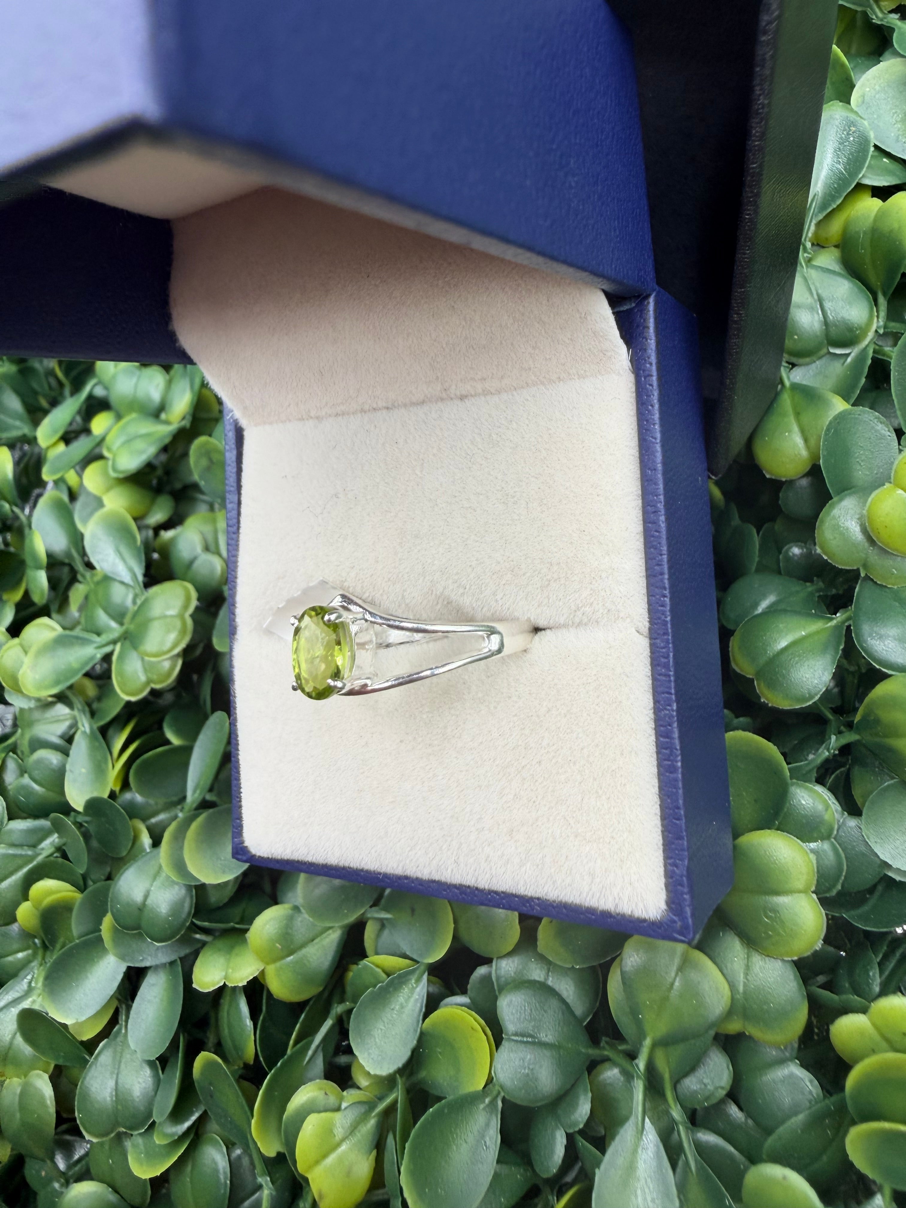 925 Sterling Silver and Peridot Ring size 8