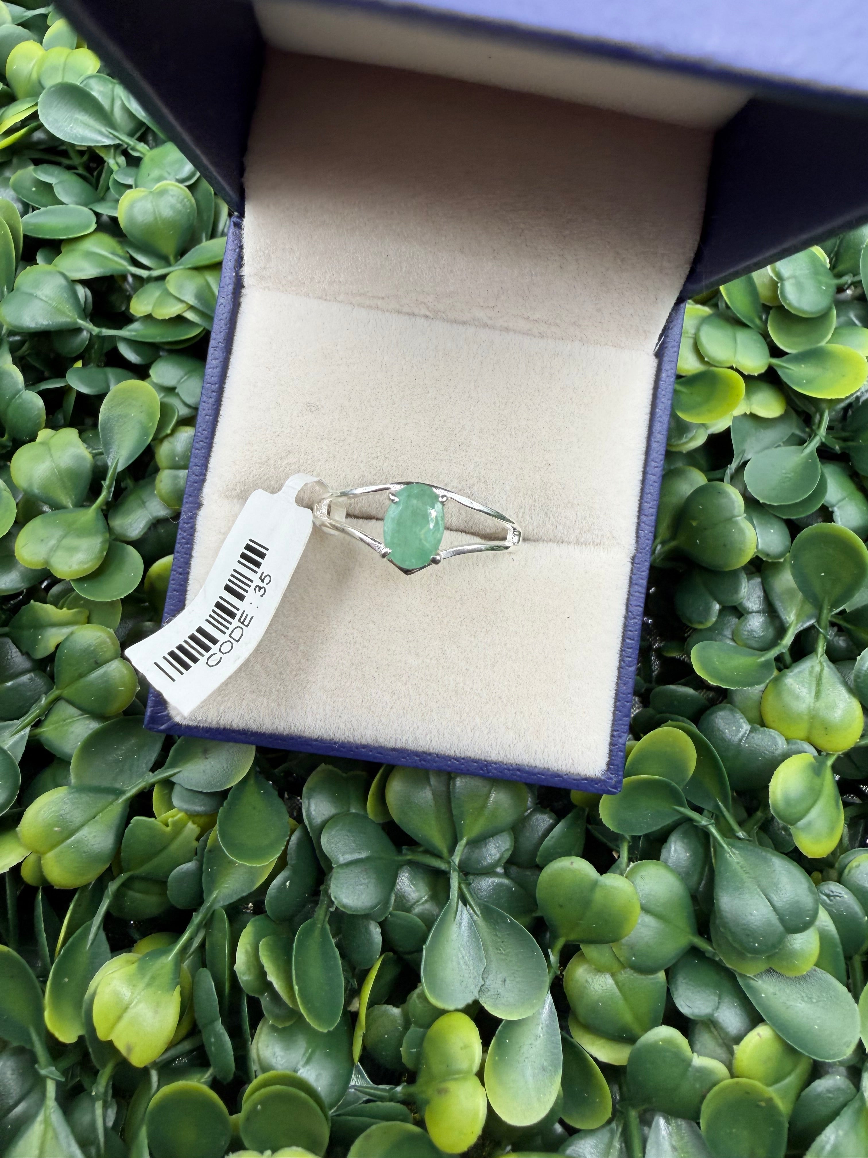925 Sterling Silver and NATURAL Emerald Ring size 8