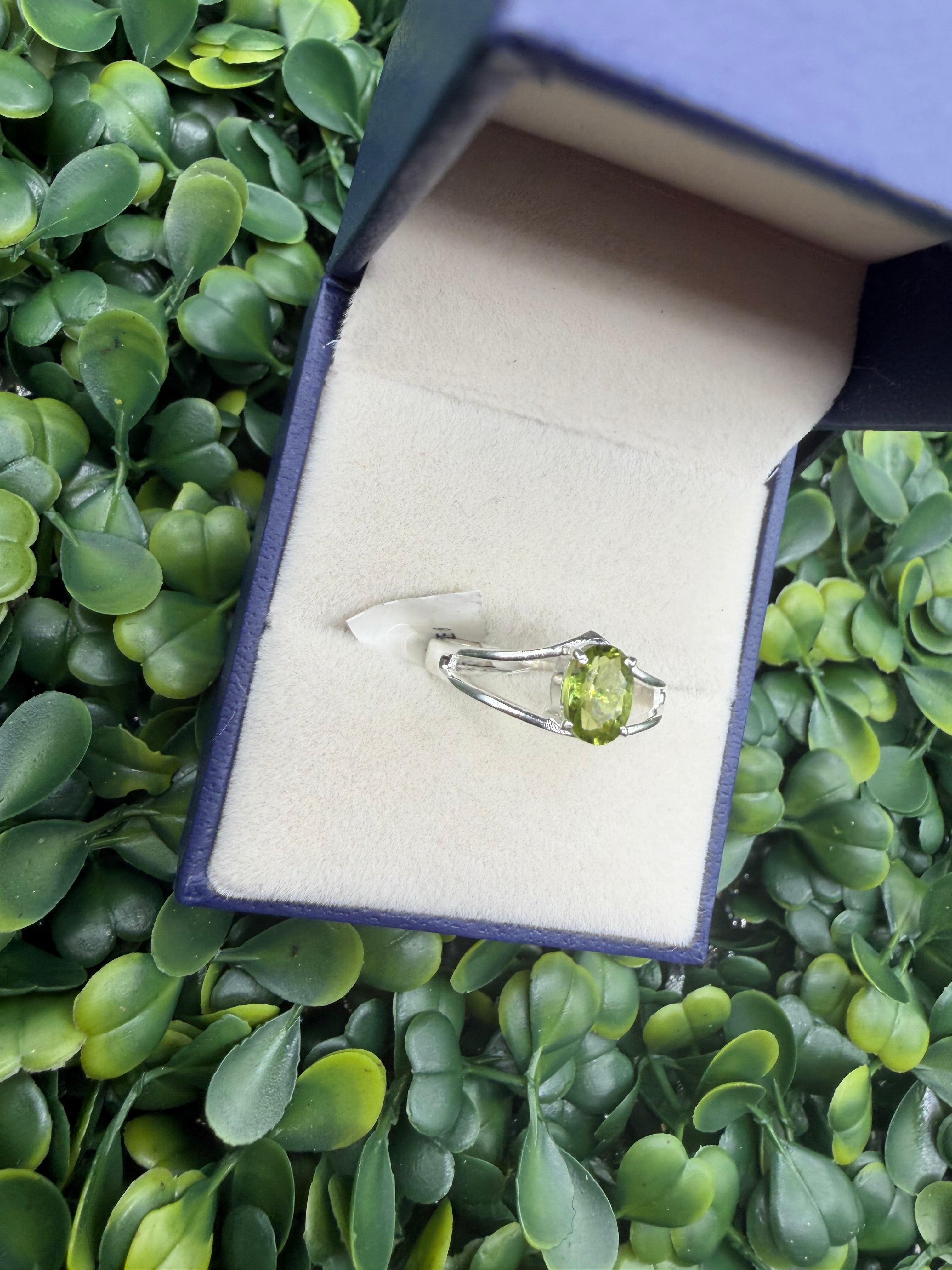 925 Sterling Silver and Peridot Ring size 8