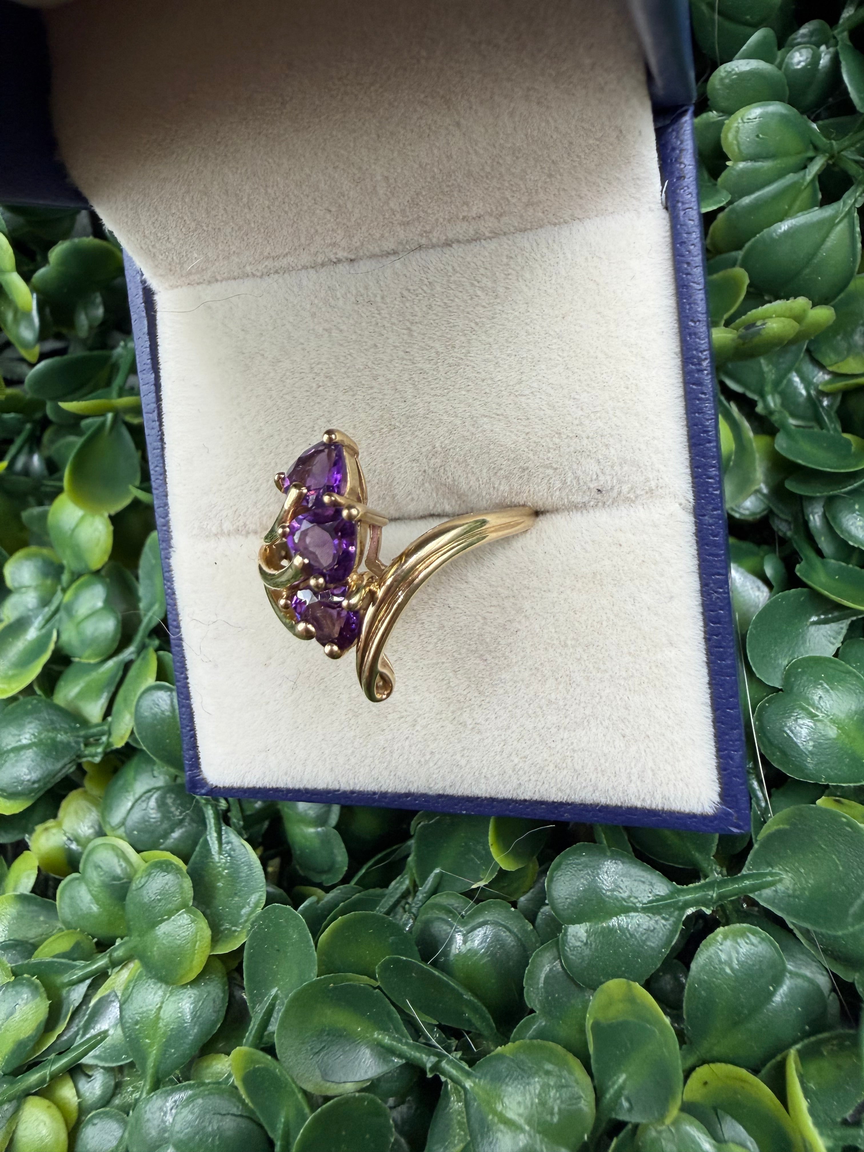 Vintage 10k Yellow Gold and Amethyst Ring size 7.5