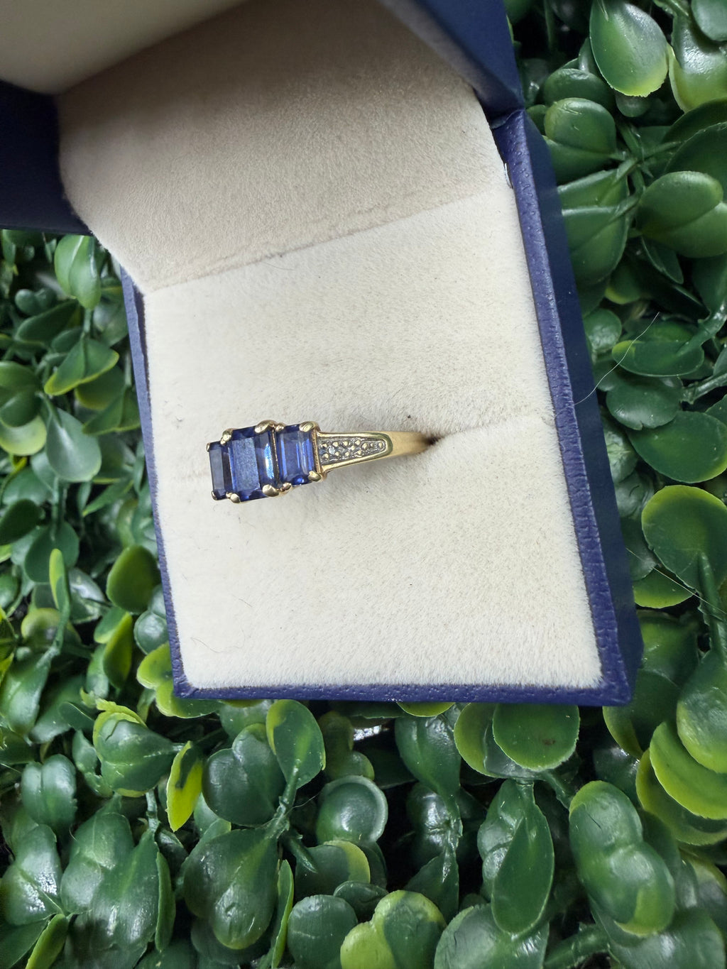 Vintage 10k Yellow Gold Lab Sapphire and Diamond Chip Ring size 8